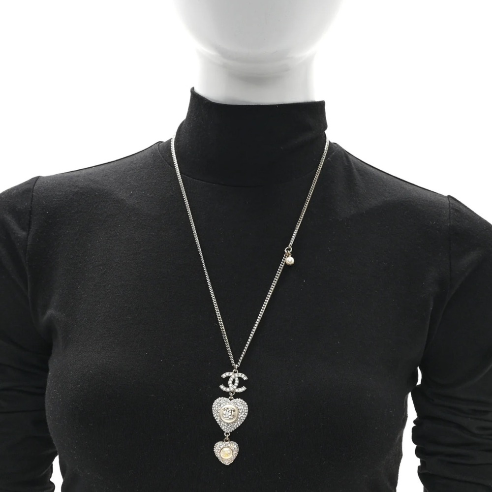 Chanel crystals, pearl heart Pendant gold tone hardware necklace - Picture 3 of 8